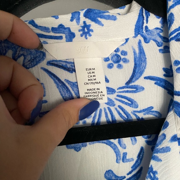 H&M button up - Picture 2 of 4